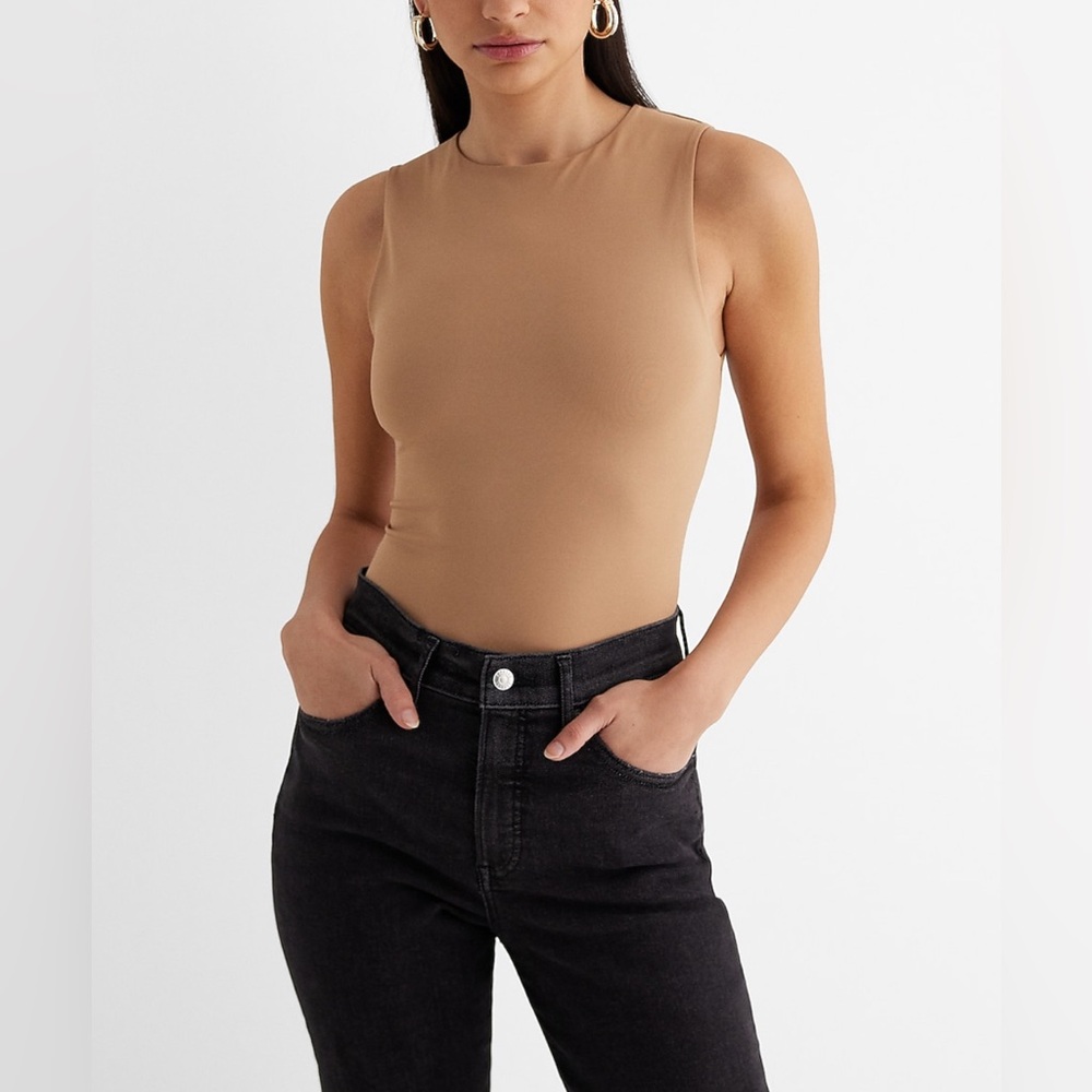 Express Body Contour Top